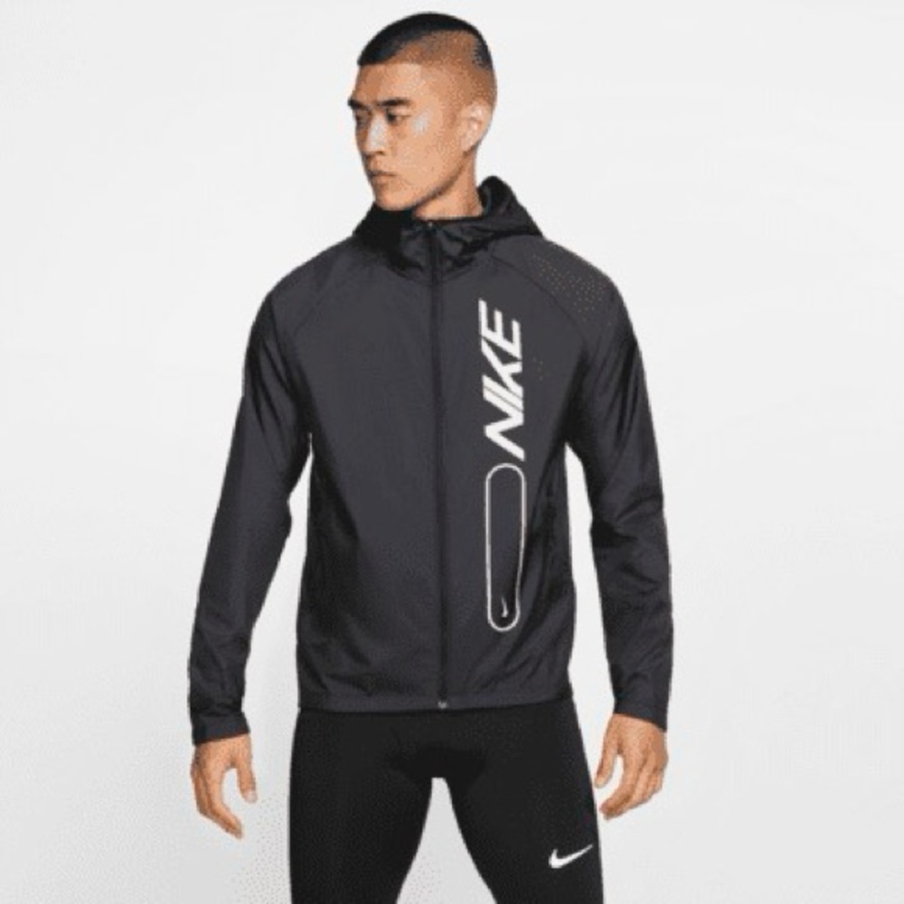 Nike Essential Men’s Running Jacket XL